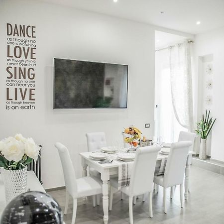 New Moon Luxury Apartment Lido di Ostia Esterno foto